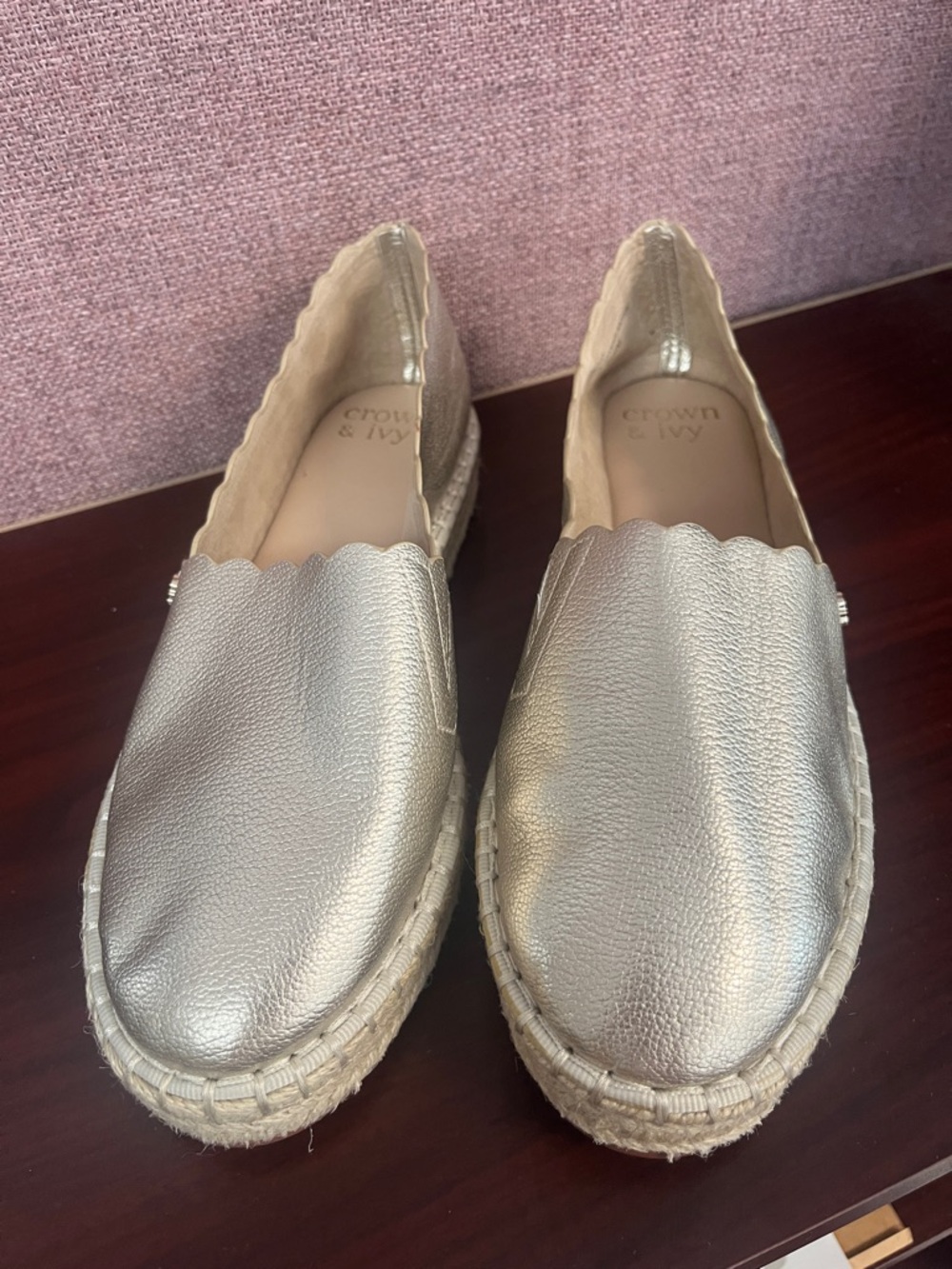 Crown & Ivy Gold Scalloped Espadrille Flats size 6.5
